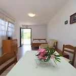 Sans Souci Hotel *